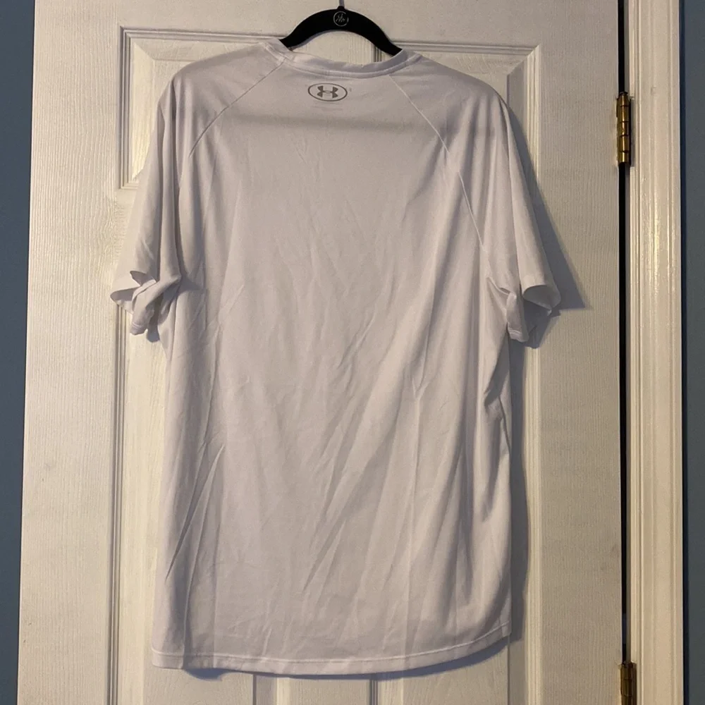 Under Armour mens tee; size Xl